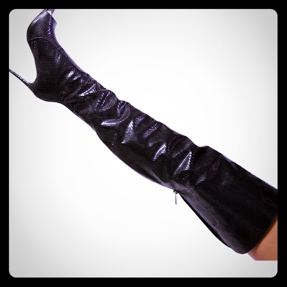CAPE ROBBIN | FAUX SNAKE THIGH HIGH BOOT